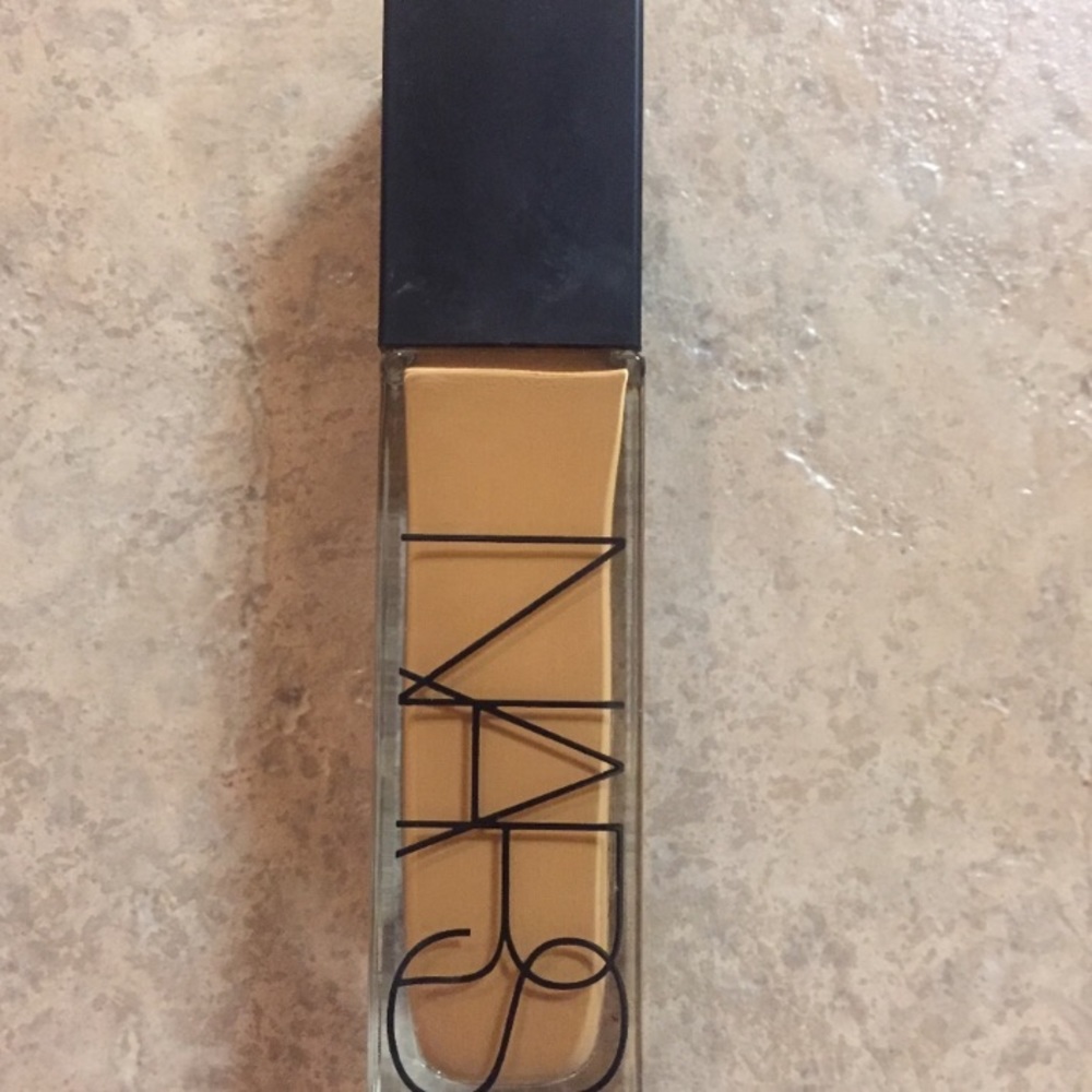 NARS ALL DAY RADIANT FOUNDATION